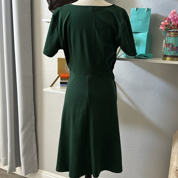 Beautiful hunter green ladies dress with easy side zipper - Picture 4 of 5